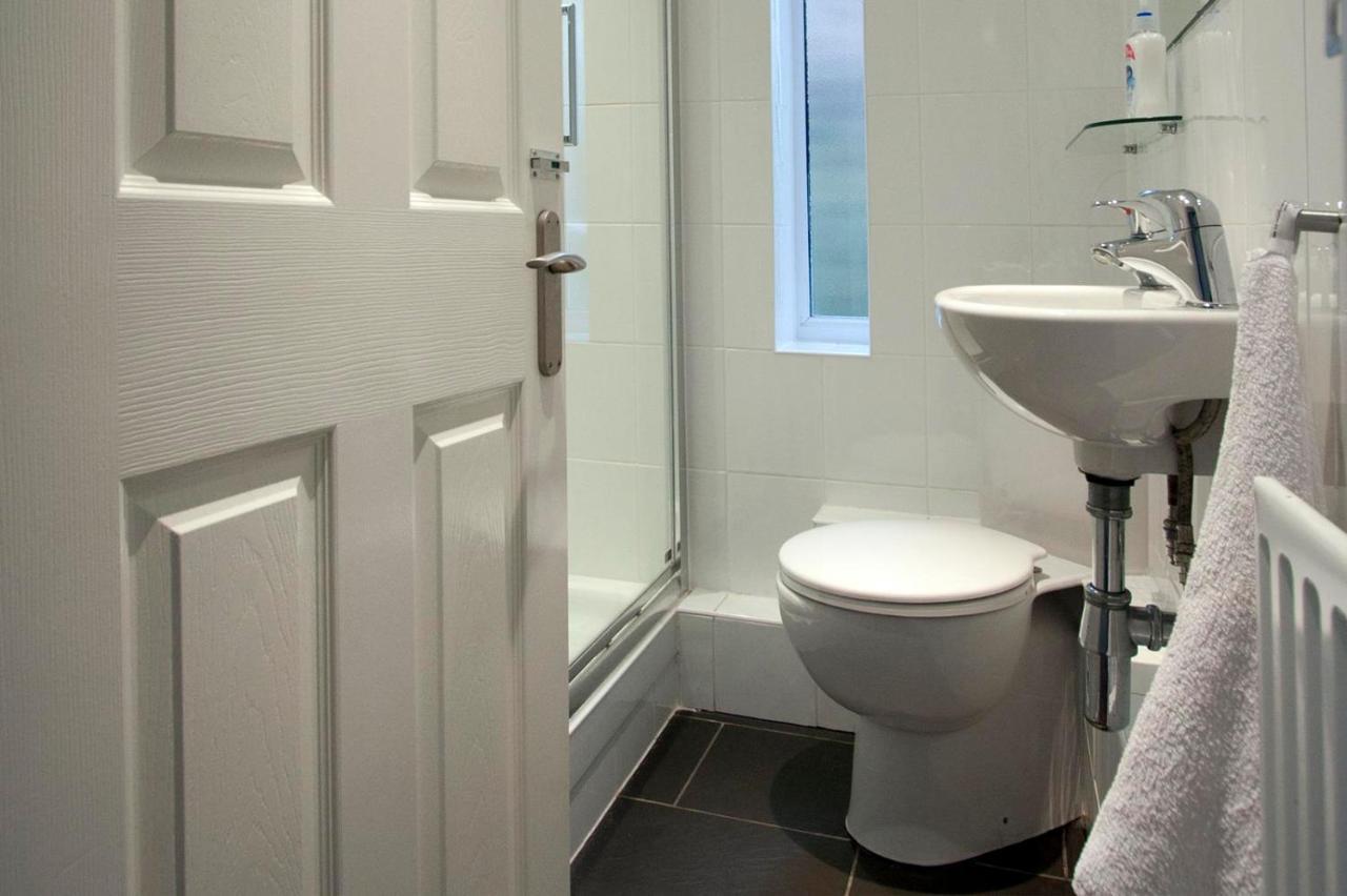 Abacus Bed And Breakfast, Blackwater, Hampshire Camberley Extérieur photo