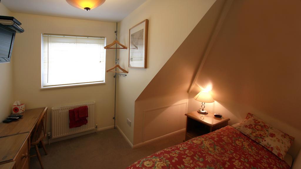 Abacus Bed And Breakfast, Blackwater, Hampshire Camberley Chambre photo